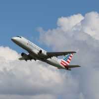 Pesawat American Airlines Terbelah Dua Usai Tabrakan dengan Heli Black Hawk