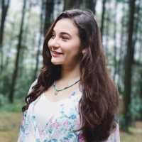 Artis FTV Larasati Nugroho Ungkap Kronologi Kecelakaan Mobil yang Dialaminya