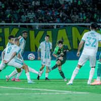 Hasil BRI Liga 1: Madura United Hajar Dewa United, Persebaya Raih Kemenangan Perdana