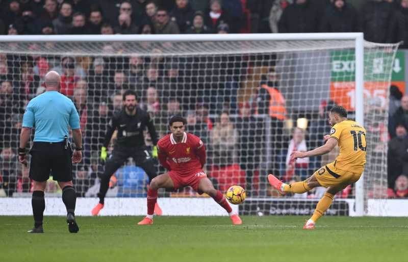     Liverpool vs Wolverhamton Wanderers: Matheus Cunha menjebol gawang The Reds dari luar kotak penalti (premierleague.com)