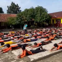 Viral Siswa SD di Karawang Belajar Renang di Lapangan Sekolah, Kepsek Buka Suara