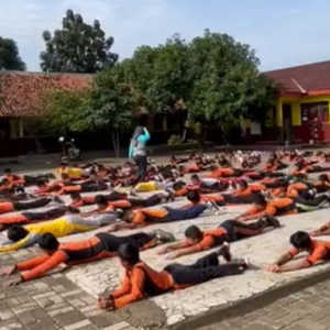 Viral Siswa SD di Karawang Belajar Renang di Lapangan Sekolah, Kepsek Buka Suara