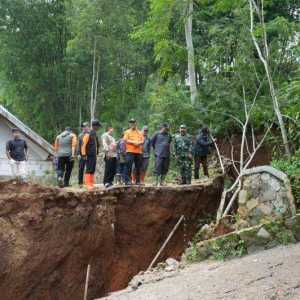 Banjir dan Longsor Terjang Sukabumi, 1 Tewas dan 5 Warga Hilang