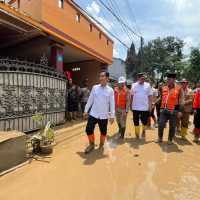 Viral Jawaban Singkat Padat Emak-emak Saat Diajak Ngobrol Gibran Saat Tinjau Banjir