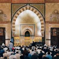 Sholat Tarawih 11 Rakaat, Mana yang Sah: Formasi 4-4-2 atau 2-2-2-2-2-1?