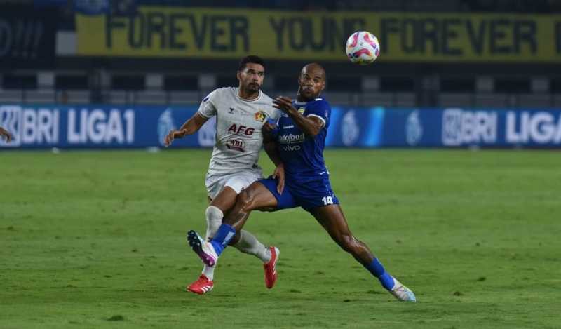     Persib Bandung vs Persik Kediri: David da Silva mencetak satu gol saat Persib mengalahkan Persik 4-1 (persib.co.id)