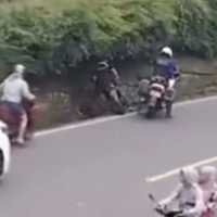Viral Patwal Tendang Pemotor Hingga Masuk Selokan di Jalan Raya Puncak Bogor