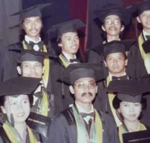 Alasan Jokowi Tak Pakai Kacamata Seperti Foto di Ijazah dan Wisuda