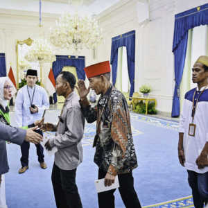 Serba Serbi Open House Prabowo: SBY Hadir, Mega-Jokowi Absen, Ada Bingkisan Mi Instan