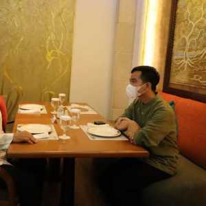 Beda Makna Bonus Demografi Indonesia Versi Gibran dan Anies: Peluang Emas atau Ujian?