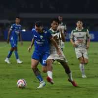 Menang Telak Atas PSS Sleman, Persib Bandung di Ambang Juara