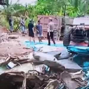 Kecelakaan Maut Purworejo: Truk Hantam Angkot dan Rumah, 11 Tewas