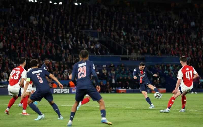     Paris Saint-Germain vs Arsenal 2-1: Gol spektakuler Fabian Ruiz membawa PSG unggul 1-0 atas Arsenal (uefa.com)