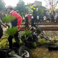 7 Motor Tertabrak KA Malioboro Ekspres di Magetan, 4 Orang Tewas