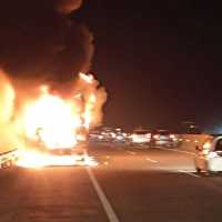 Bus Terbakar di Tol Cikampek, Aksi Heroik Polisi Selamatkan 50 Penumpang Disorot