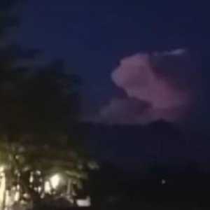 Viral Video Erupsi Gunung Kelud Disertai Kilat, Ini Penjelasan Badan Geologi ESDM