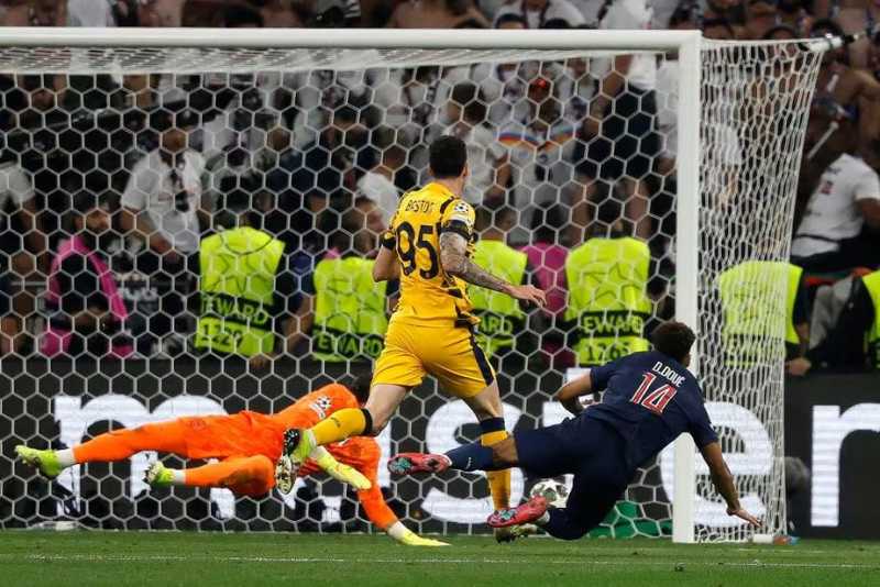     Desire Doue menjadi bintang kemenangan Paris Saint-Germain usai mencetak dua gol dan 1 asis ke gawang Inter Milan. PSG menang 5-0 di final Liga Champions (uefa.com)