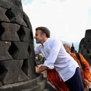Kunto Bimo, Mitos Sentuh Patung di Candi Borobudur yang Dicoba Presiden Macron