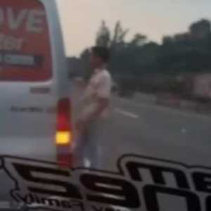 Aksi Koboi Sopir Gran Max Lalamove Todong Pistol ke Sopir Lain di Tol Cipularang