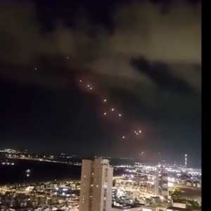 Iran Balas Serangan Israel, 100 Rudal Hantam Tel Aviv dan Yerusalem