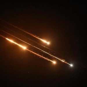 Rudal hipersonik Iran hantam Kemenhan dan Bandara Ben Gurion Israel