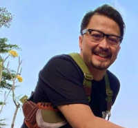 Aktor Ferry Maryadi Dilarikan ke Rumah Sakit Usai Terjatuh di Kamar Mandi