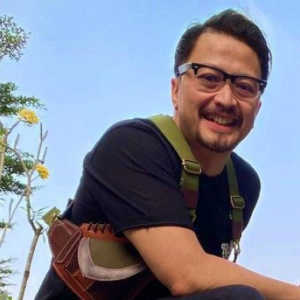 Aktor Ferry Maryadi Dilarikan ke Rumah Sakit Usai Terjatuh di Kamar Mandi