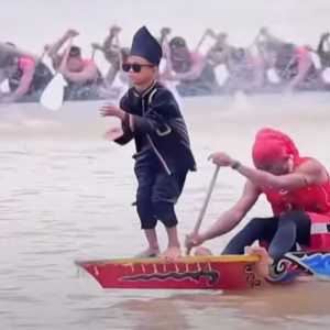 Sosok Rayyan, Bocah Pacu Jalur yang Tariannya Aura Farming Jadi Sorotan Dunia