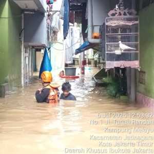Banjir Jakarta Meluas HIngga 109 RT, Nyaris Seribu Warga Mengungsi