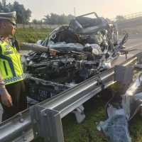 Kecelakaan Maut Tol Batang: Pajero Tabrak Truk, 3 Orang Tewas