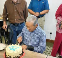 Mantan PM Malaysia Mahathir Mohamad Dilarikan ke RS Usai Rayakan Ultah ke-100