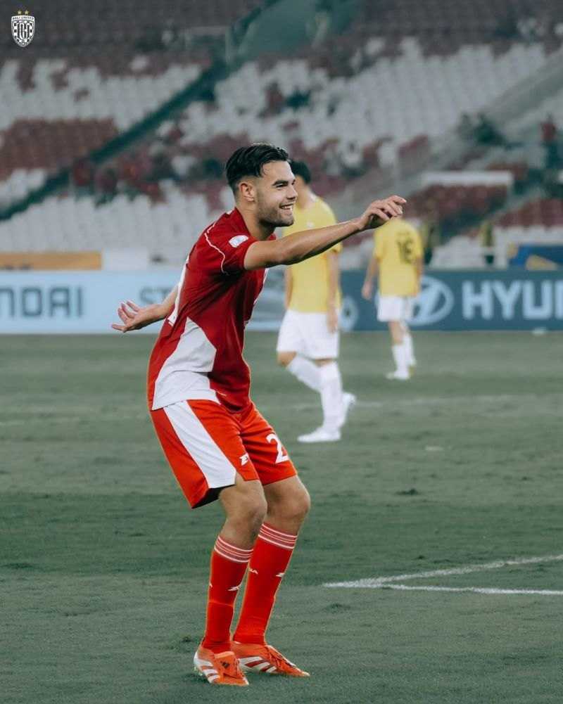     Selebrasi aura farming Pacu Jalur Jens Raven usai mencetak gol untuk Timnas U-23 Indonesia (@BaliUtd)