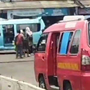 Viral Video Aksi Pencopet Ambil HP Penumpang Angkot di Terminal Pulo Gadung