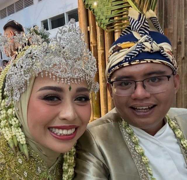     Pernikahan Wakil Bupati Garut yang juga anak Kapolda Metro Jaya Irjen Karyoto, Luthfianisa Putri Karlina dengan Maula Akbar, anak Gubernur Jawa Barat Dedi Mulyadi (@putri.karlina)
