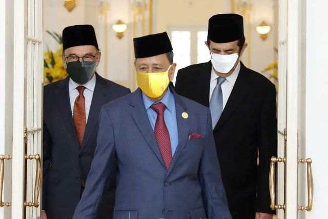     Kunjungan Anwar Ibrahim bersama Riza Chalid ke Sultan Kedah pada 2 Oktober 2022 (Kedah Royal Family / facebook)