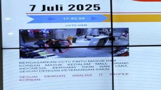     Sosok misterius Vera dan Dion sempat menemani Arya Daru belanja di Mal Grand Indonesia  (Ist)