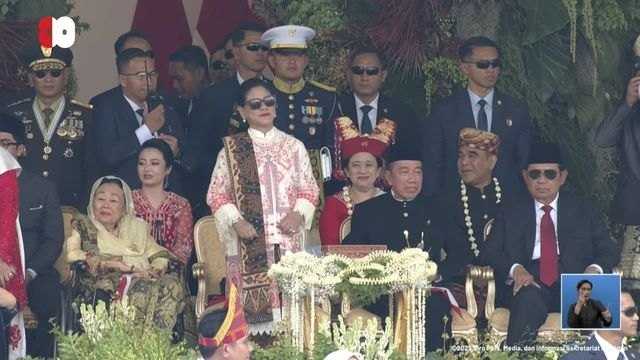     Istri Presiden ke-7 RI, Iriana Jokowi, ikut berjoget Tabola Bale di Istana Merdeka Jakarta (YouTube Sekretariat Presiden)