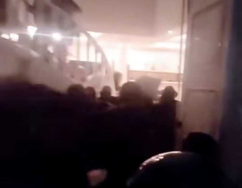     Rumah anggota DPR dari Fraksi PAN, Surya Utama alias Uya Kuya, digeruduk dan dijarah massa (Ist)