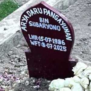 Makam Arya Daru Diacak-acak OTK, Pengacara: Kayak Habis Digali, Ditabur Melati