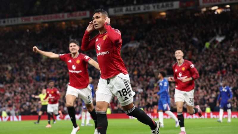     Manchester United vs Chelsea 2-1: Casemiro menggandakan keunggulan Setan Merah namun tak lama dia menerima kartu kuning kedua dan diusir keluar lapangan (premierleague.com)