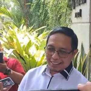 Hasan Nasbi Sowan ke Rumah Jokowi, Bahas Apa?