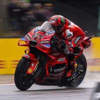 Hasil Sprint Race MotoGP Jepang 2025: Peco Bagnaia Asapi Marc Marquez