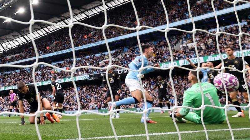     Manchester City vs Burnley 5-1: pemain Burnley Maxime Esteve mencetak gol bunuh diri sampai dua kali (premierleague.com)
