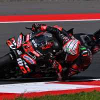 MotoGP Indonesia: Tabrakan dengan Marc Marquez, Bezzecchi Dilarikan ke RS di Mataram