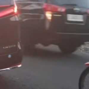 Viral Mobil Sri Sultan HB X Disalip Rombongan Pejabat Mobil 'Tot Tot Wuk Wuk'