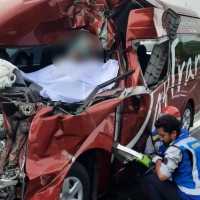 Kecelakaan Maut di Tol Cipularang: Mobil Travel Tabrak Truk, 1 Tewas, 9 Luka-luka