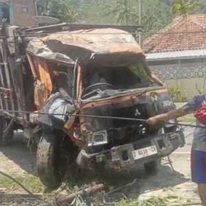 Truk Pengangkut Sapi Terguling di Nagrek: 1 Orang Tewas, 2 Ekor Sapi Mati, 3 Kabur