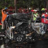 Kecelakaan Maut Surabaya: Honda Jazz Terbakar Usai Tabrak Pohon, 2 Tewas dan 1 Luka