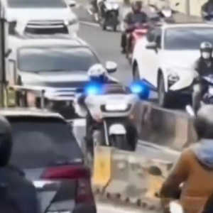 Viral Polisi Mobil Pajero Dkkawal Polisi Masuk Jalur Busway