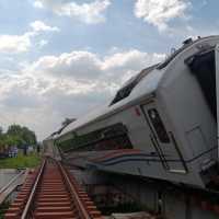 KA Purwojaya Anjlok di Bekasi, PT KAI Minta Maaf